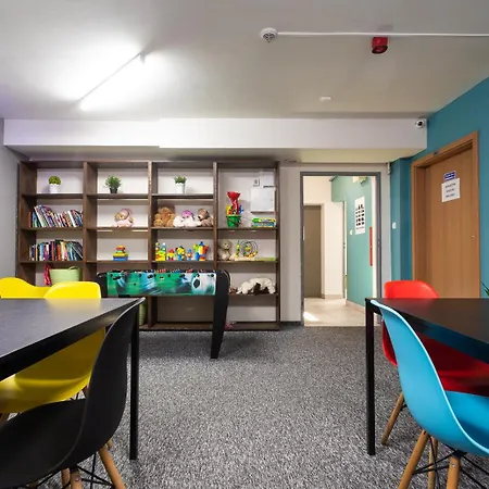 Moon Hostel *